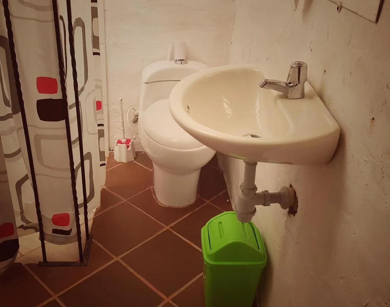 Eco Language Hostel 메딜린