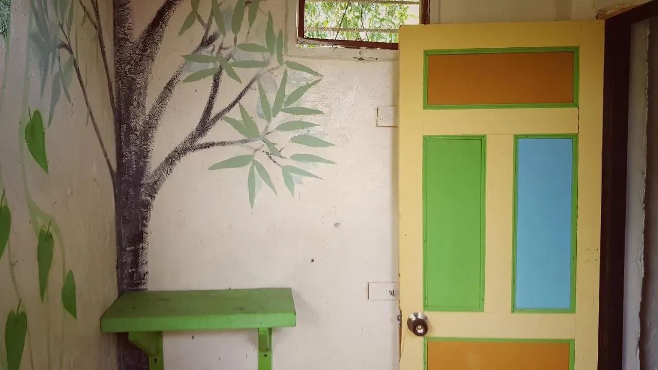 Eco Language Hostel 메딜린 0*,